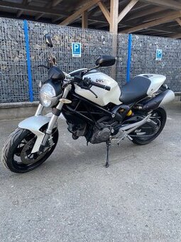 Ducati Monster 696