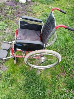 Prodám invalidní vozík za 1300 Kč je použitý