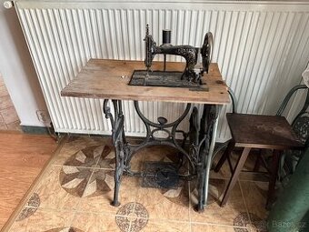 Starý šicí stroj