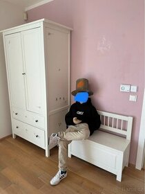 Dětská skříň a lavice