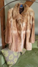 Prodám dámský kožešinový kabát z pravé lišky - 1
