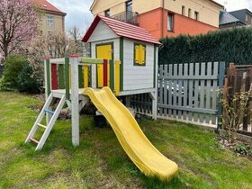 Dětský zahradní domeček se skluzavkou