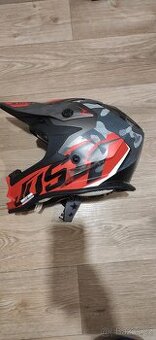 PRODÁM DĚTSKOU MOTOKROSOVOU HELMU