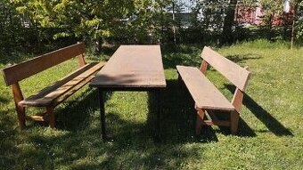 Zahradní lavice se stolem