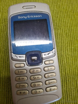 Prodám starý mobil Sony