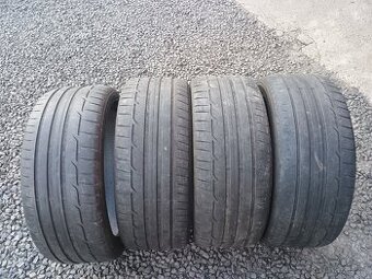 235/40 R19