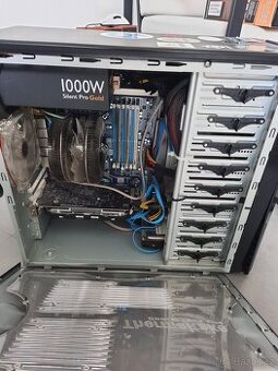 PC, monitor, reproduktory
