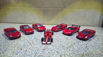 Autíčka Ferrari ze sbírky SHELL