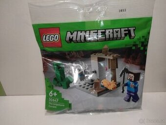 Lego Minecraft Steve a creeper v jeskyni