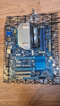 Deska Gigabyte Z77 procesor a RAM