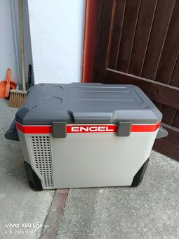 Kompresorový chladič Engel MR040F-G3 12/24/230V - 1