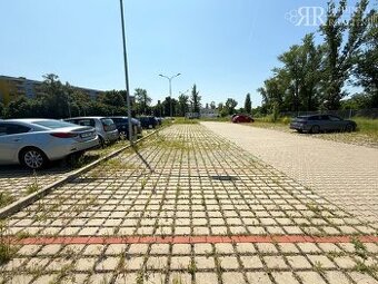 Prodej venkovního parkovacího stání v klidné části Milovic - 1