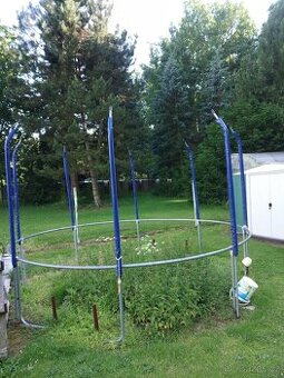 Trampolína