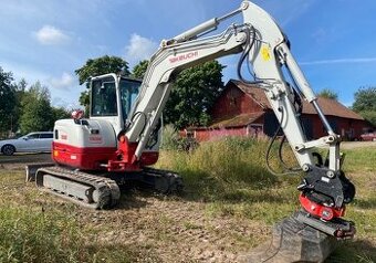Takeuchi TB 260 + Rototilt