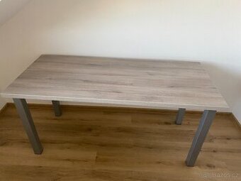 Kancelářský stůl 160×70 cm – šedý dekor, skvělý stav