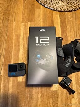 GoPro HERO12 Black+ 2 držáky+ paměťová karta