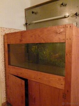 Skříňka s akváriem