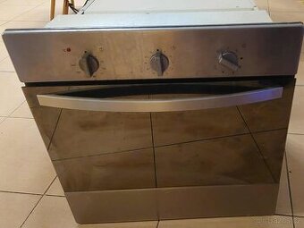 funkční vestavná trouba Candy