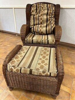 RATANOVÉ KŘESLO S PODNOŽNÍKEM