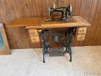 Starožitný šlapací šicí stroj Singer R.C.