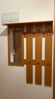 Věšáková stěna se zrcadlem