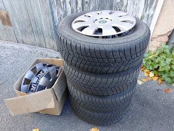 4x kompletní zimní kola 195/65 R15 91T + poklice Octavia III
