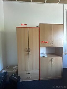 Skříň se šuplíky