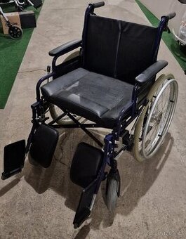 Invalidní vozík VERMEIREN s polohovacími podnožkami