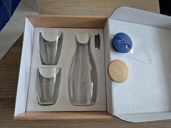 Nová karafa, 2 skleničky, 2 druhy víček, nepoužitá