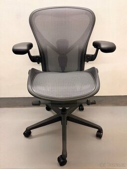 Kancelářská židle Herman Miller Aeron Remastered