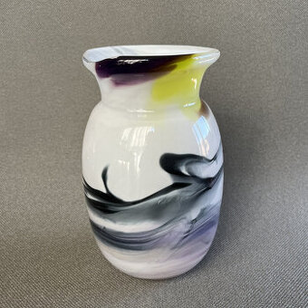 Moderní váza 19 cm, barevné hutní sklo