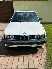 BMW 324d  E30 plastak PRODEJ NÁHRÁDNÍ DÍLY