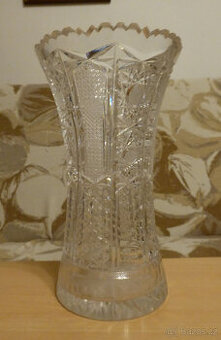 Broušené sklo – váza