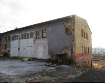 Pozemek s komerční stavbou v obci Strašice, ID 8259e 2804