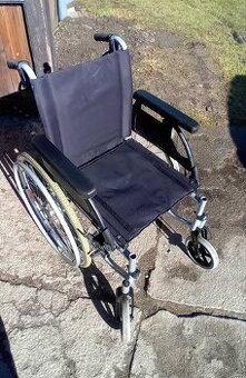 Invalidní vozík