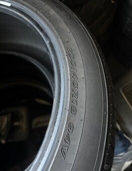 Letní Pneu 235/45R18