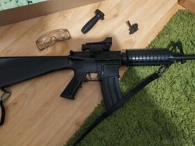 Manuální zbraň M16