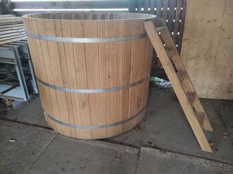 Nová dubová koupací káď s nerezovou pecí – průměr 150 cm