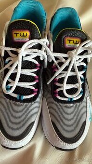 Botasky Nike air max tw vel. 39