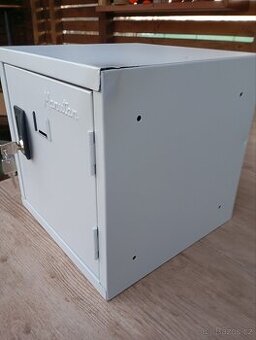 Plechova skříň - box
