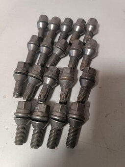 19 šroubů na orig. alu disky Dacia M12, závit 26mm-320Kč