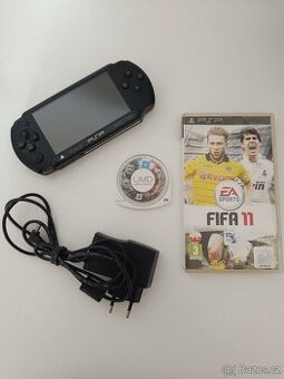 PSP E1004 flash, 4GB karta, nabíječka + hry / PlayStation Po