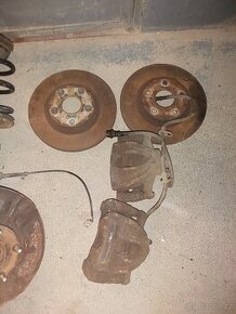 Brzdový třmen predni toyota avensis t25