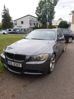 E90 330i - 1