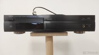 CD přehrávač YAMAHA CDX-890