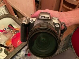 NIKON F75