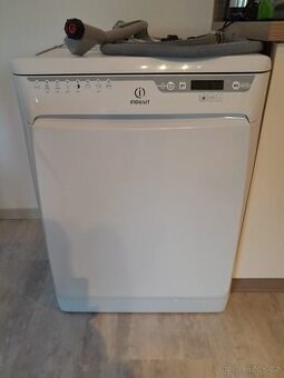 Myčka Indesit