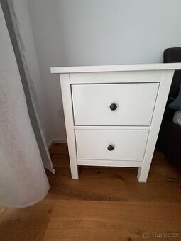 Noční stolky Ikea-Hemnes