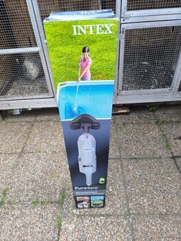 Aku vysavač pro bazén