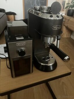 Kávovar Delonghi s mlýnkem na kávu